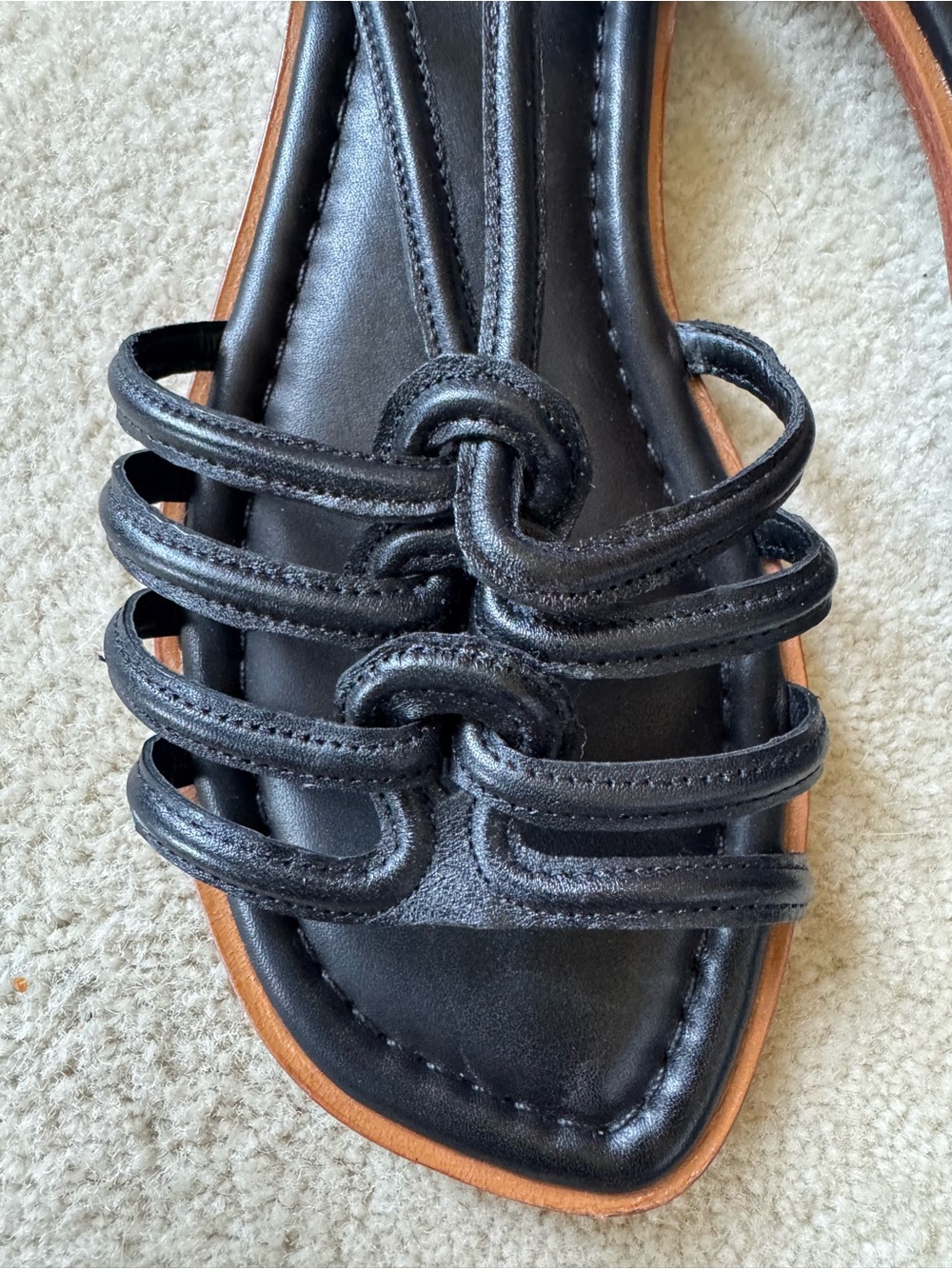 ❣️NWOB❣️Schultz Black Octavia Flat Leather Sandals - Picture 4 of 10